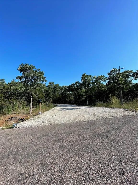 208 Red Top Road Valley View, TX 76272