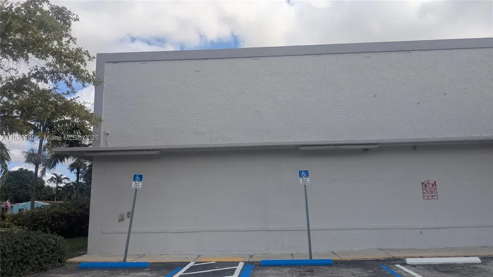 16525 NW 27th Ave Miami Gardens, FL 33054