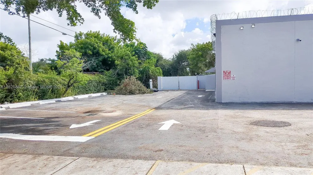 16525 NW 27th Ave Miami Gardens, FL 33054