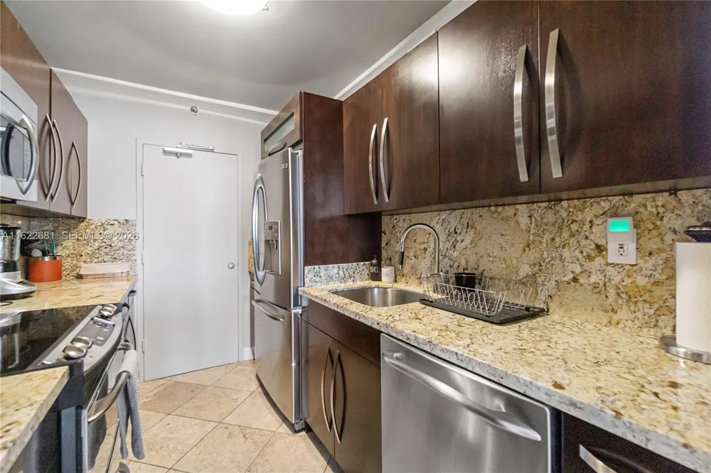 100 Lincoln Rd #1422 Miami Beach, FL 33139