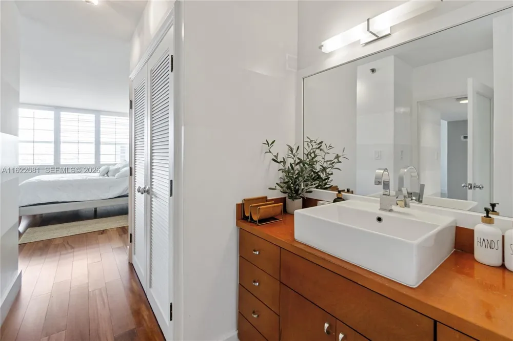 100 Lincoln Rd #1422 Miami Beach, FL 33139