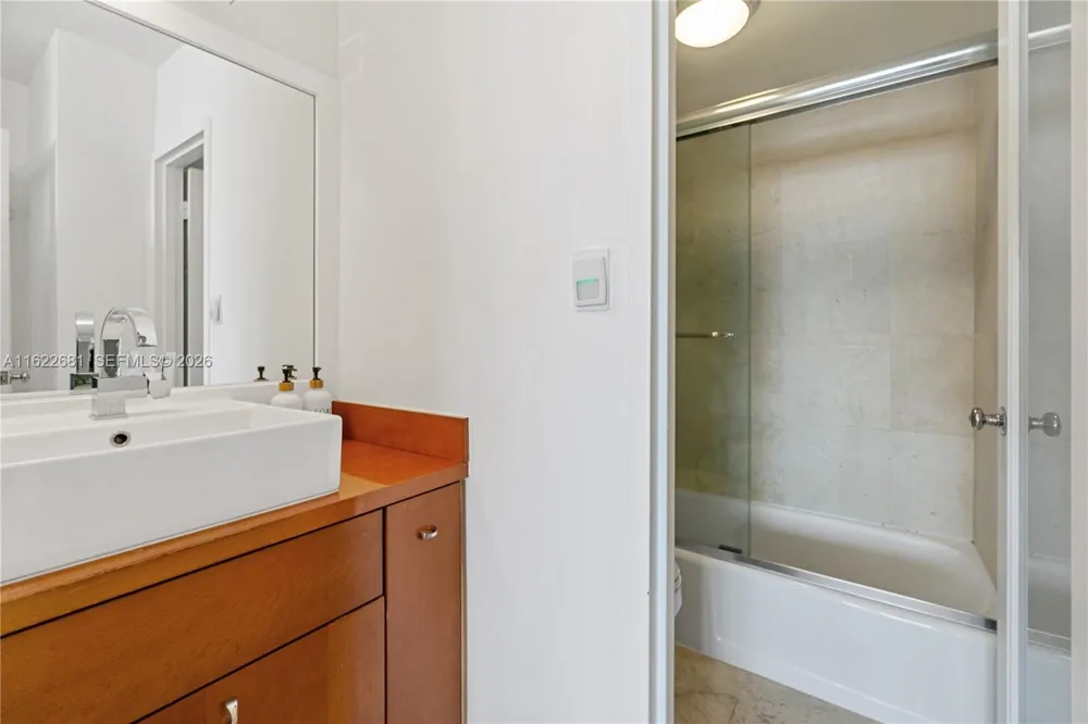 100 Lincoln Rd #1422 Miami Beach, FL 33139