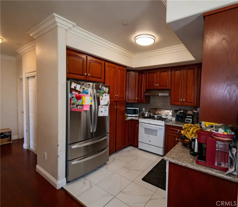 2021 Miramar Street Los Angeles, CA 90057