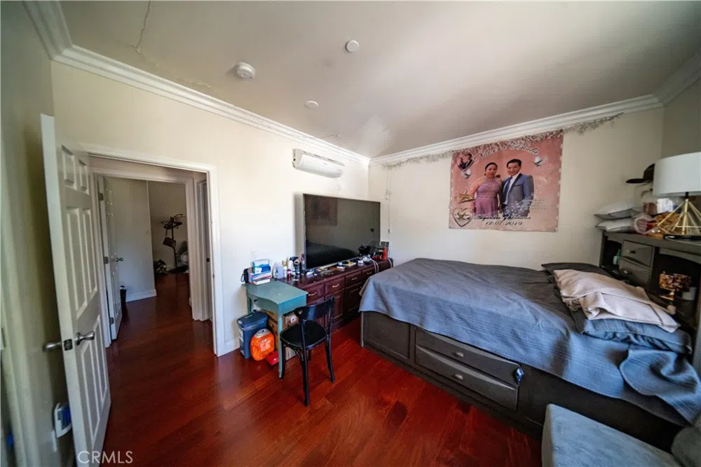 2021 Miramar Street Los Angeles, CA 90057