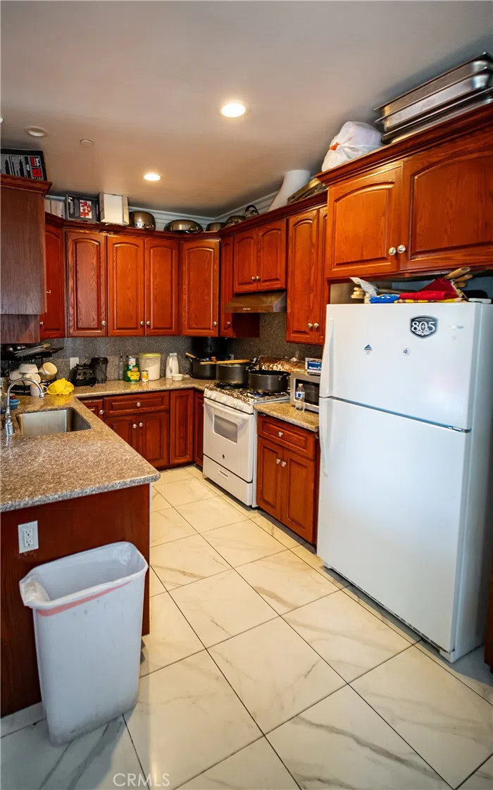 2021 Miramar Street Los Angeles, CA 90057