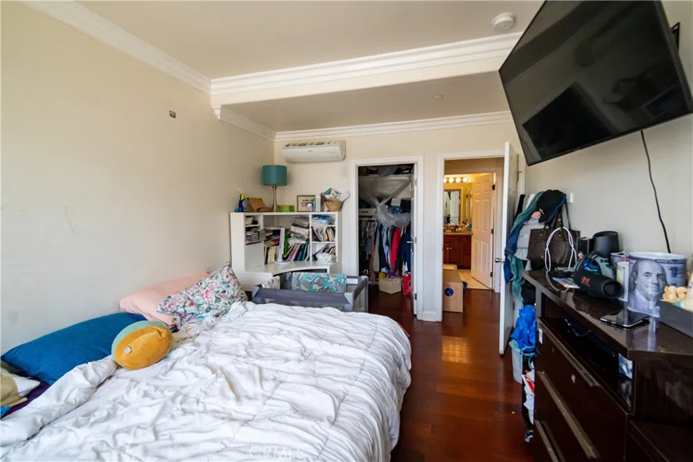2021 Miramar Street Los Angeles, CA 90057
