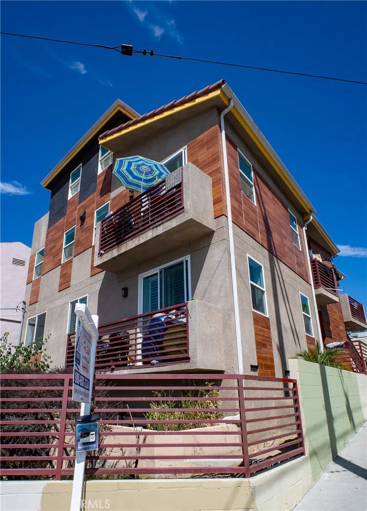2021 Miramar Street Los Angeles, CA 90057