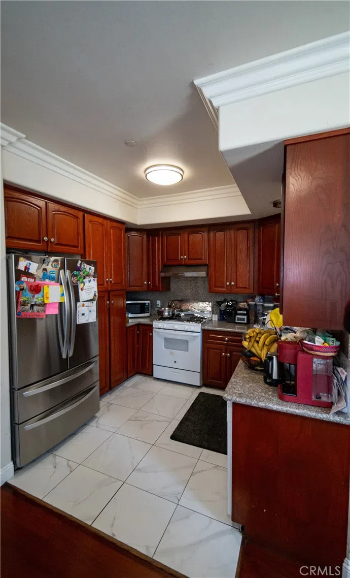 2021 Miramar Street Los Angeles, CA 90057