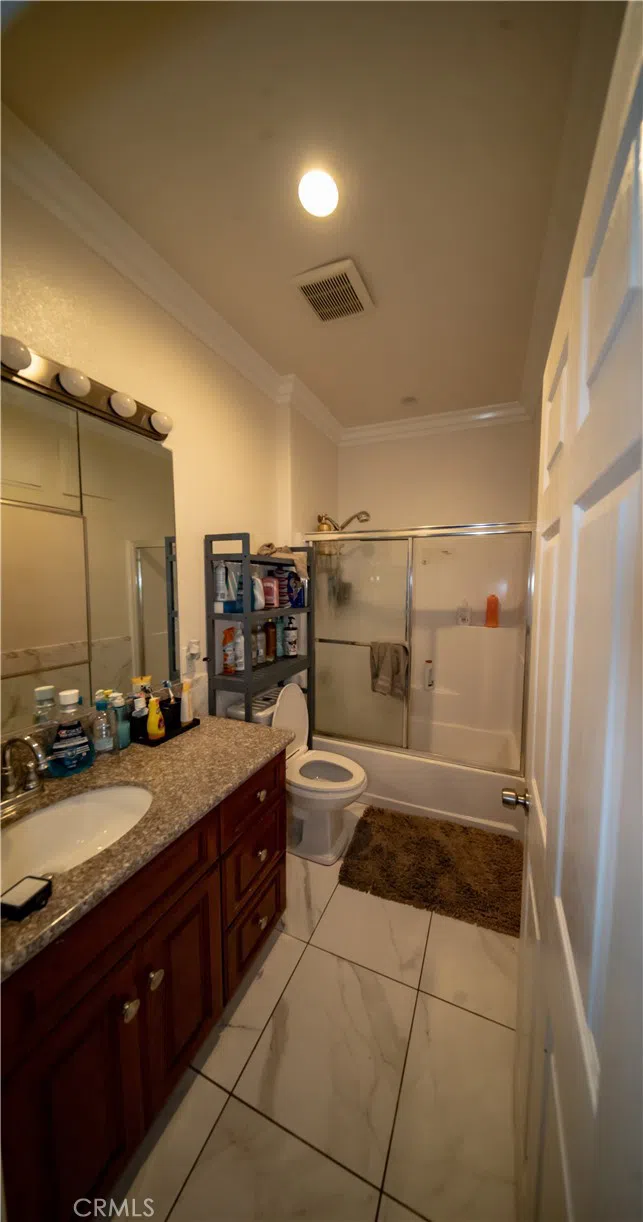 2021 Miramar Street Los Angeles, CA 90057