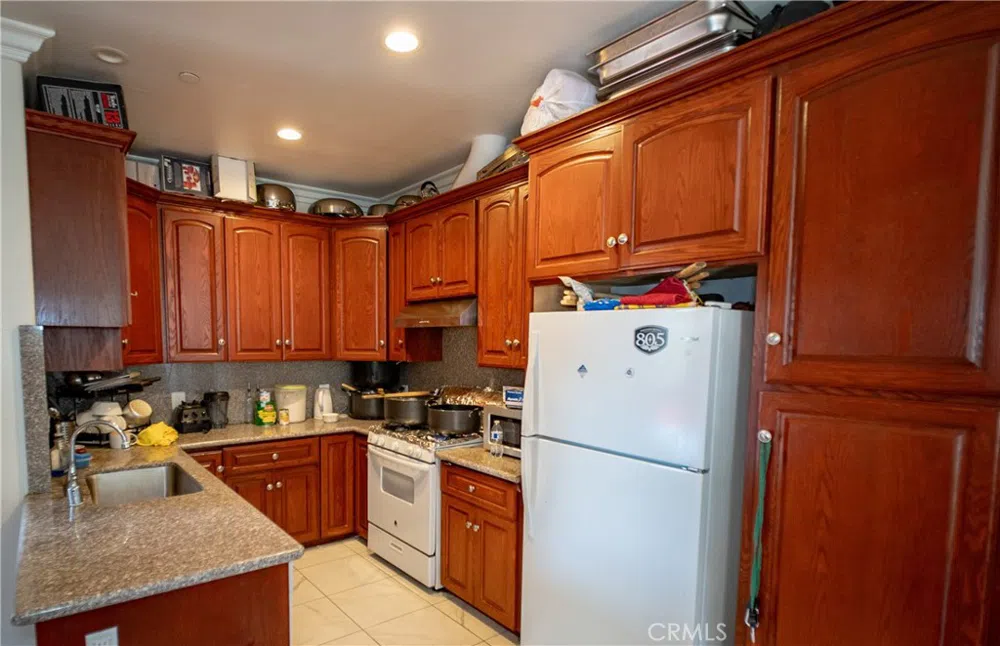 2021 Miramar Street Los Angeles, CA 90057