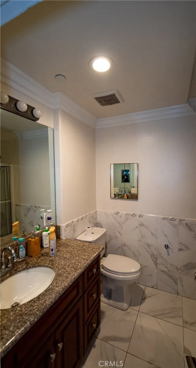 2021 Miramar Street Los Angeles, CA 90057