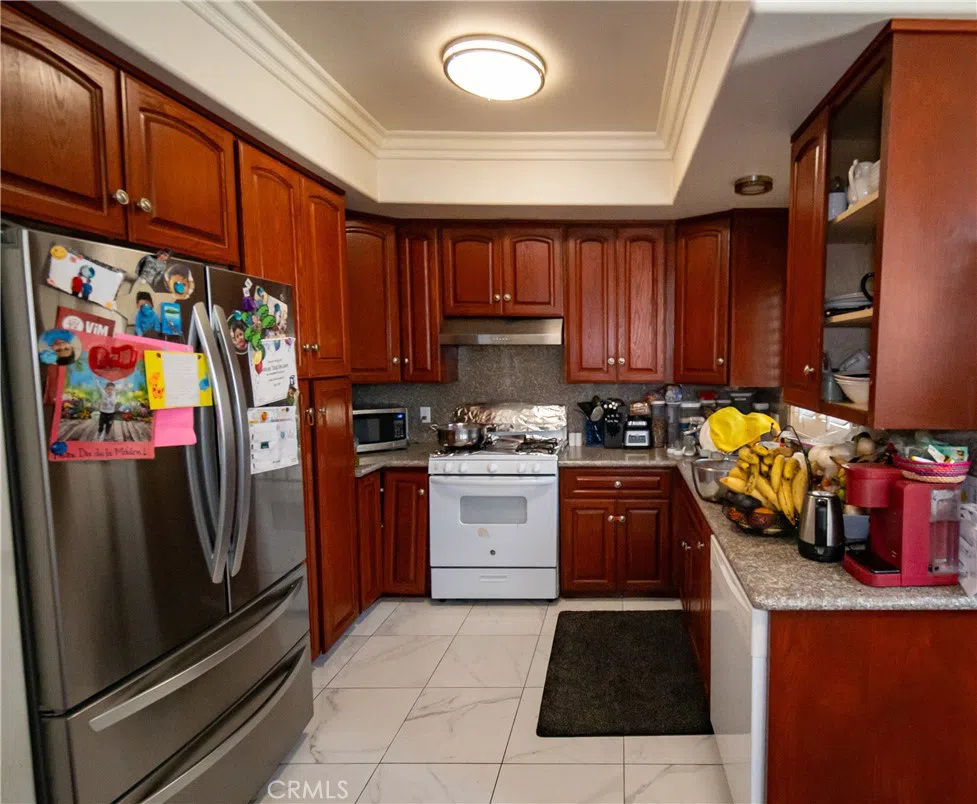 2021 Miramar Street Los Angeles, CA 90057