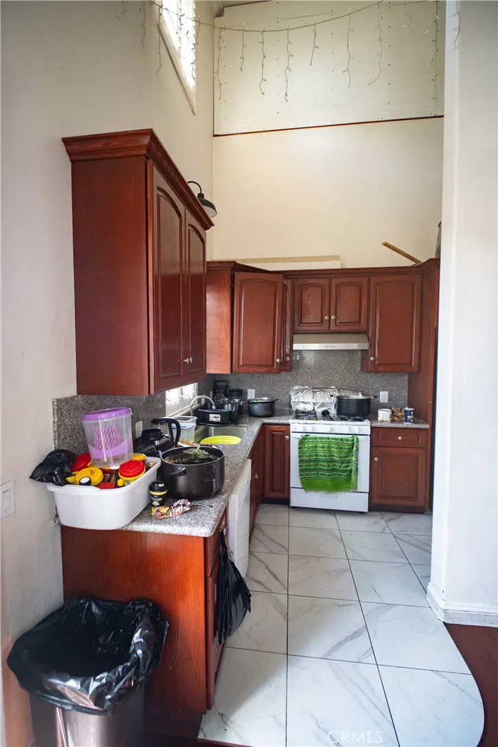 2021 Miramar Street Los Angeles, CA 90057