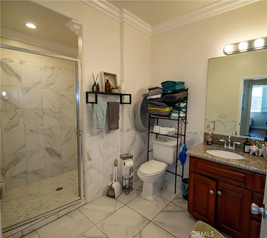 2021 Miramar Street Los Angeles, CA 90057