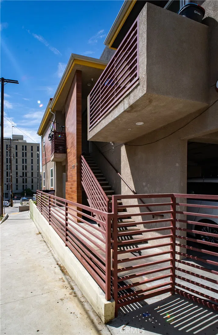 2021 Miramar Street Los Angeles, CA 90057