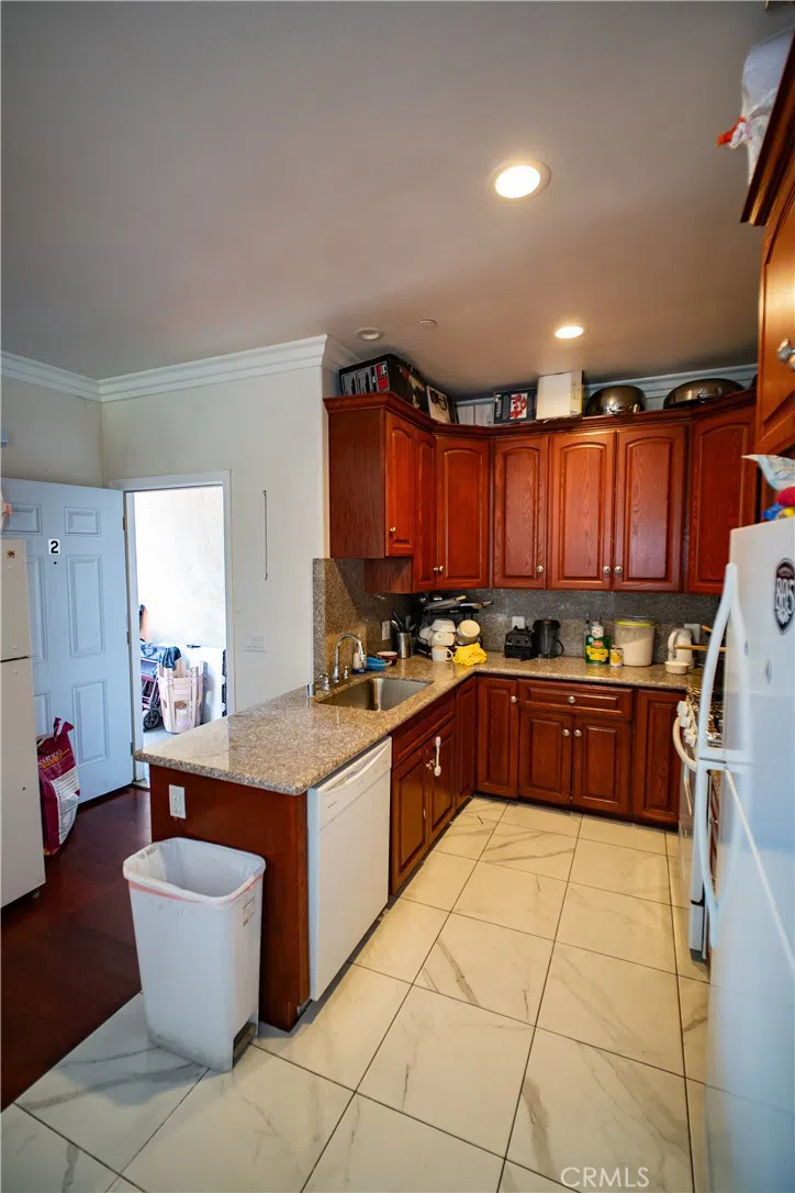 2021 Miramar Street Los Angeles, CA 90057