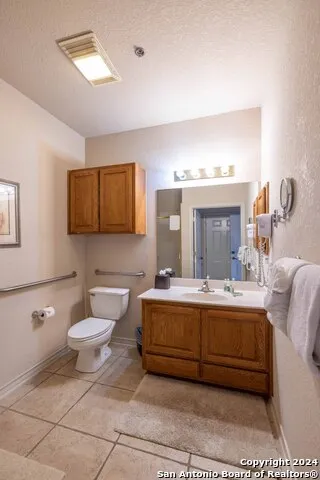20 TAPATIO DR E Unit 110 Boerne, TX 78006