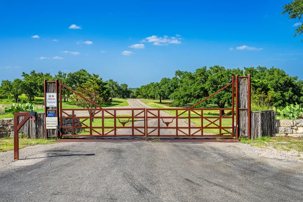 613 Cattle Creek Road Johnson City, TX 78636