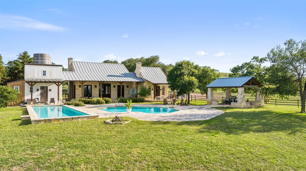 613 Cattle Creek Road Johnson City, TX 78636