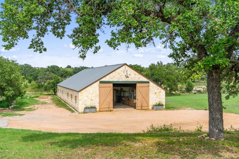 613 Cattle Creek Road Johnson City, TX 78636