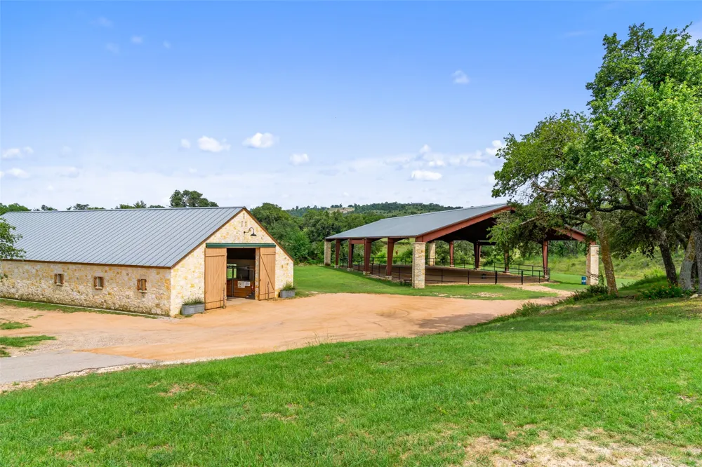 613 Cattle Creek Road Johnson City, TX 78636