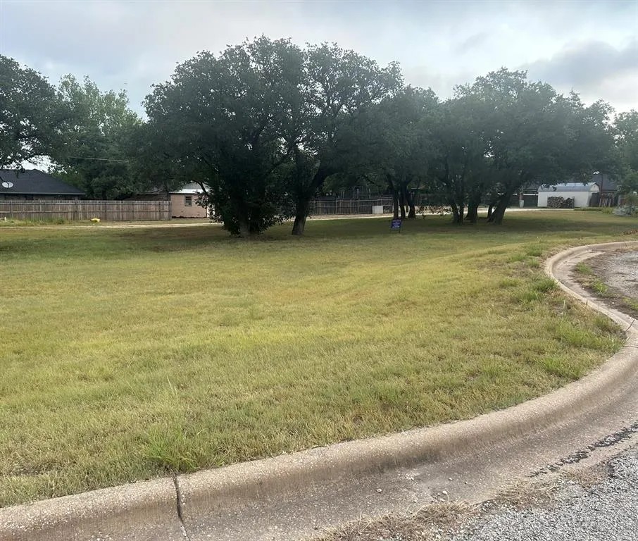 1506 Thomas Lane Graham, TX 76450