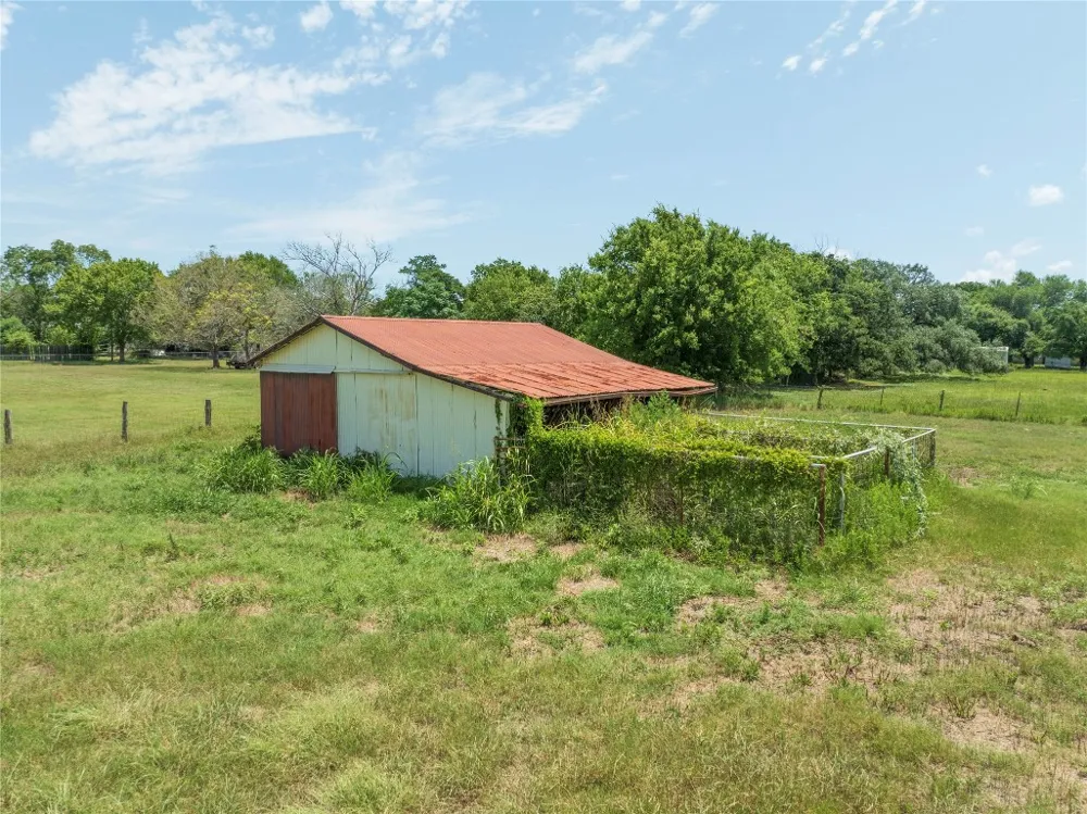 215 Old Highway 90 Loop Schulenburg, TX 78956