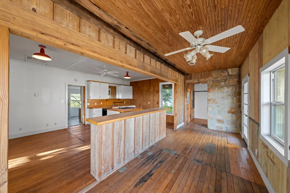 9738 E FM 1431 Marble Falls, TX 78654