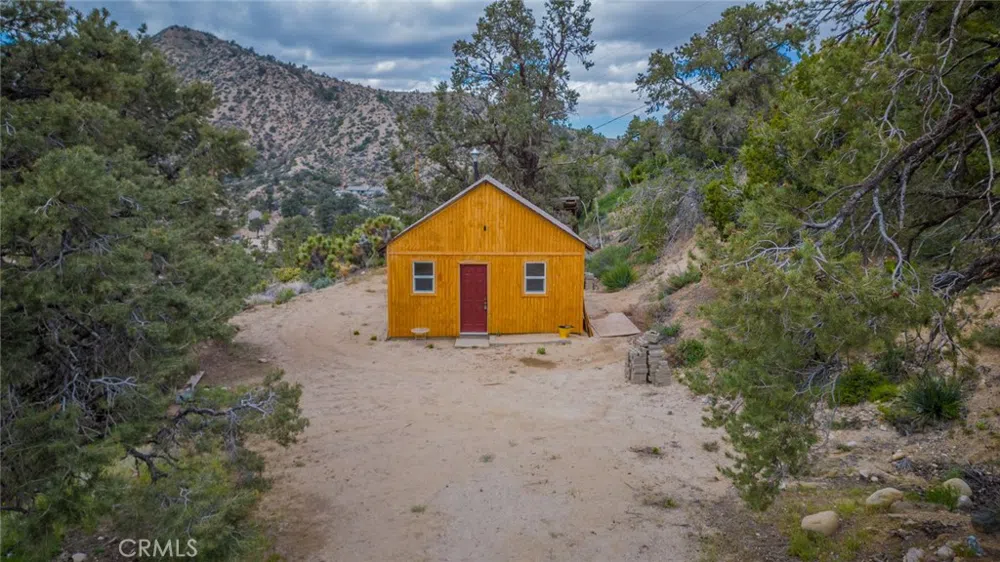 7725 Scenic Drive Pinon Hills, CA 92372