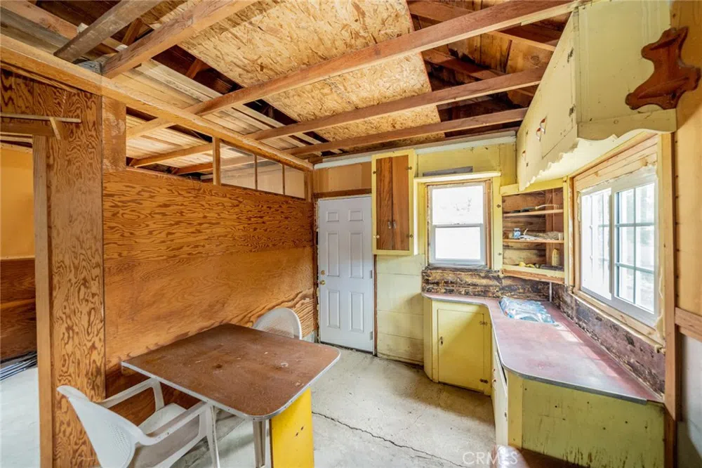 7725 Scenic Drive Pinon Hills, CA 92372