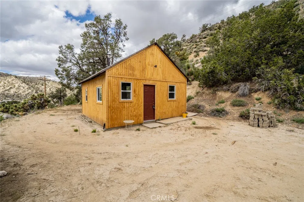 7725 Scenic Drive Pinon Hills, CA 92372