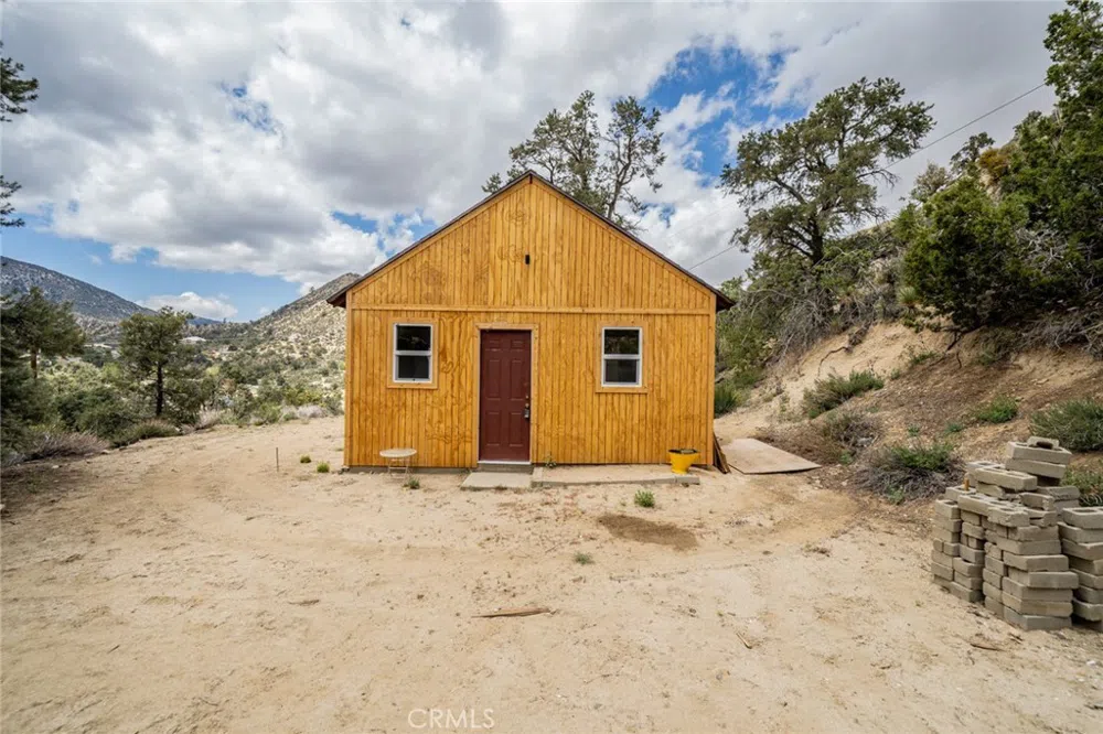7725 Scenic Drive Pinon Hills, CA 92372