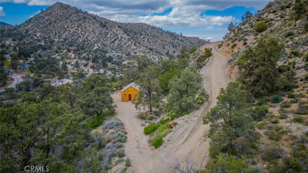 7725 Scenic Drive Pinon Hills, CA 92372