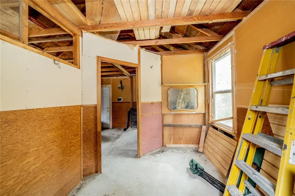 7725 Scenic Drive Pinon Hills, CA 92372