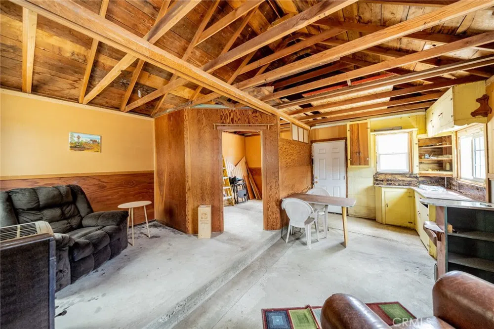 7725 Scenic Drive Pinon Hills, CA 92372