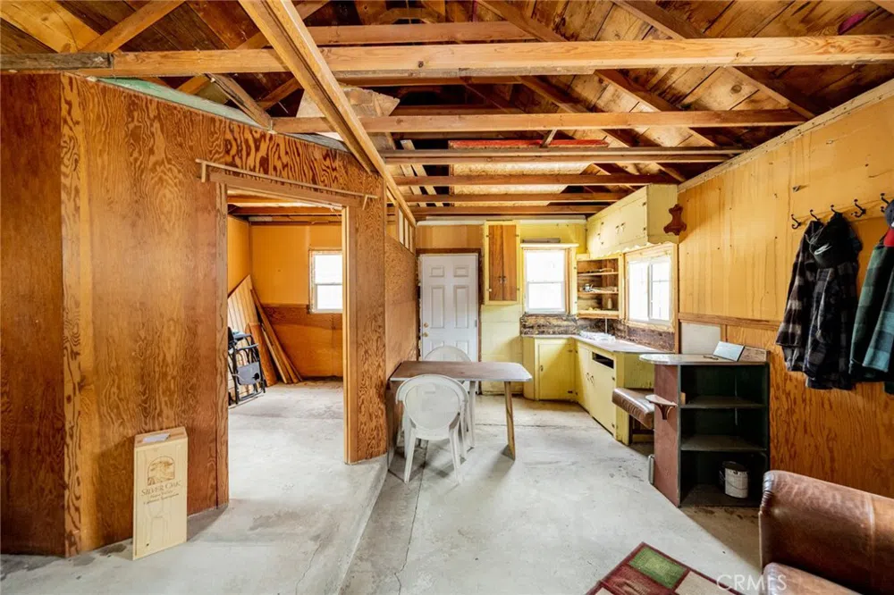 7725 Scenic Drive Pinon Hills, CA 92372