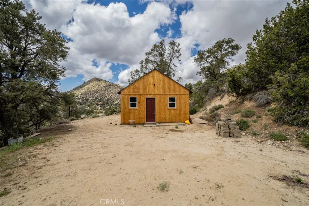 7725 Scenic Drive Pinon Hills, CA 92372