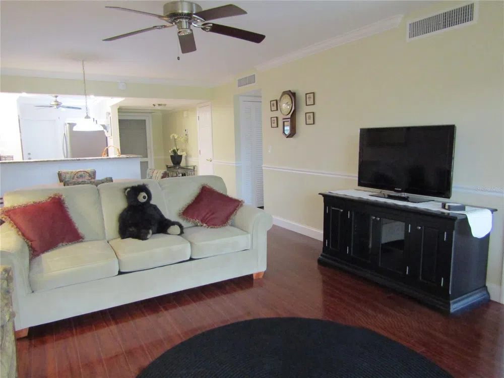 7351 W COUNTRY CLUB DRIVE #202 Sarasota, FL 34243