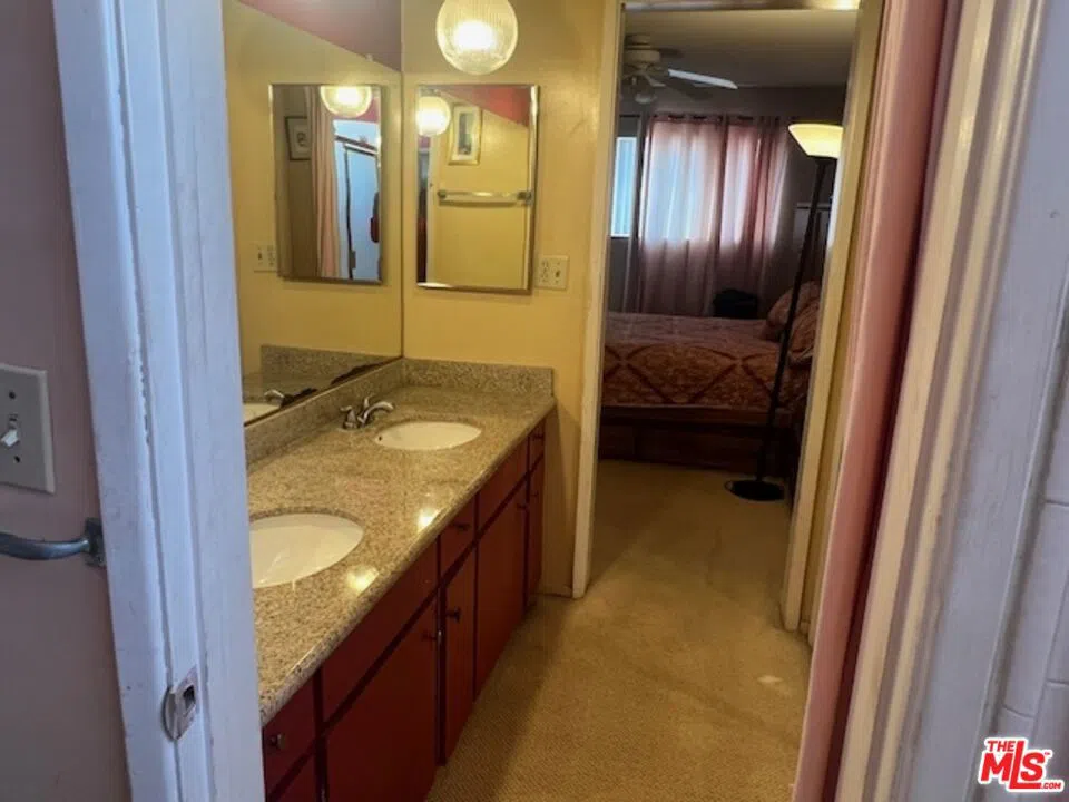 5376 Fairview Boulevard #210 Los Angeles, CA 90056