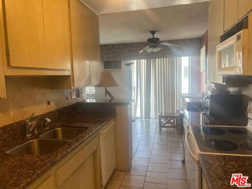 5376 Fairview Boulevard #210 Los Angeles, CA 90056