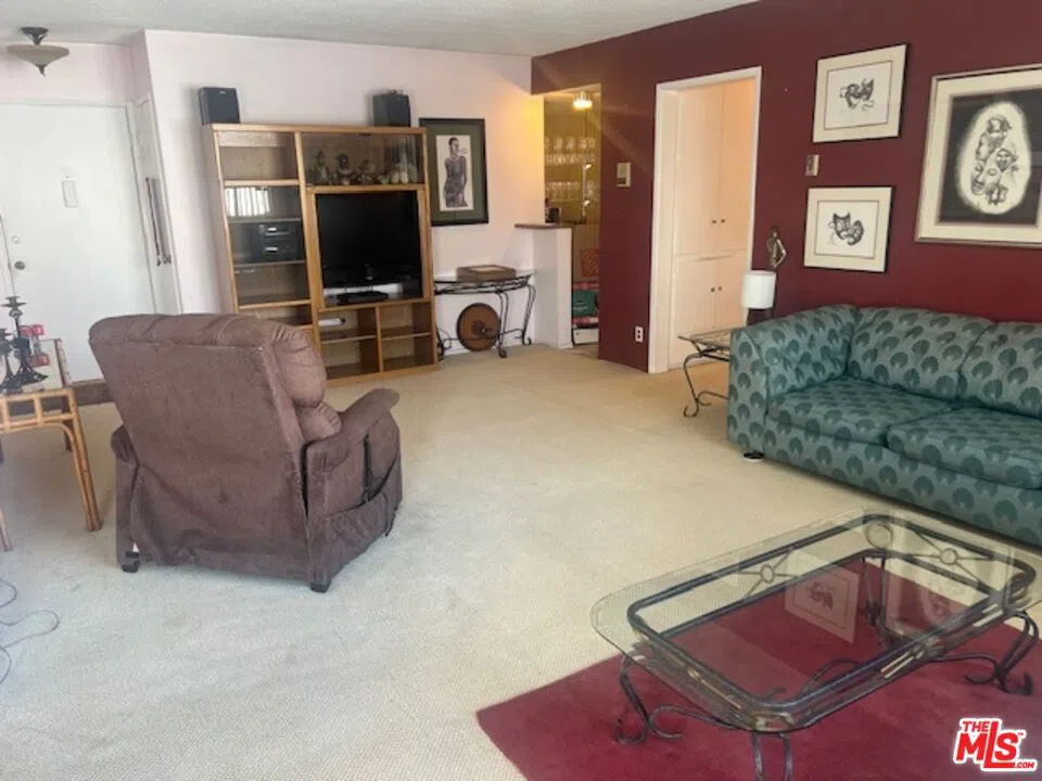 5376 Fairview Boulevard #210 Los Angeles, CA 90056