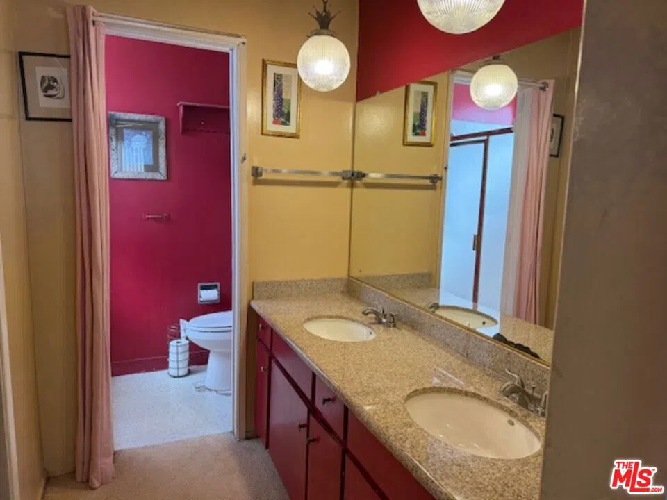 5376 Fairview Boulevard #210 Los Angeles, CA 90056