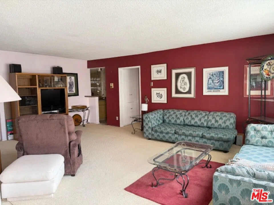 5376 Fairview Boulevard #210 Los Angeles, CA 90056