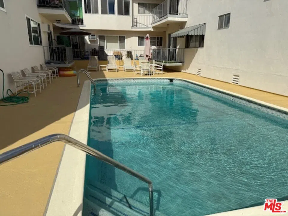 5376 Fairview Boulevard #210 Los Angeles, CA 90056