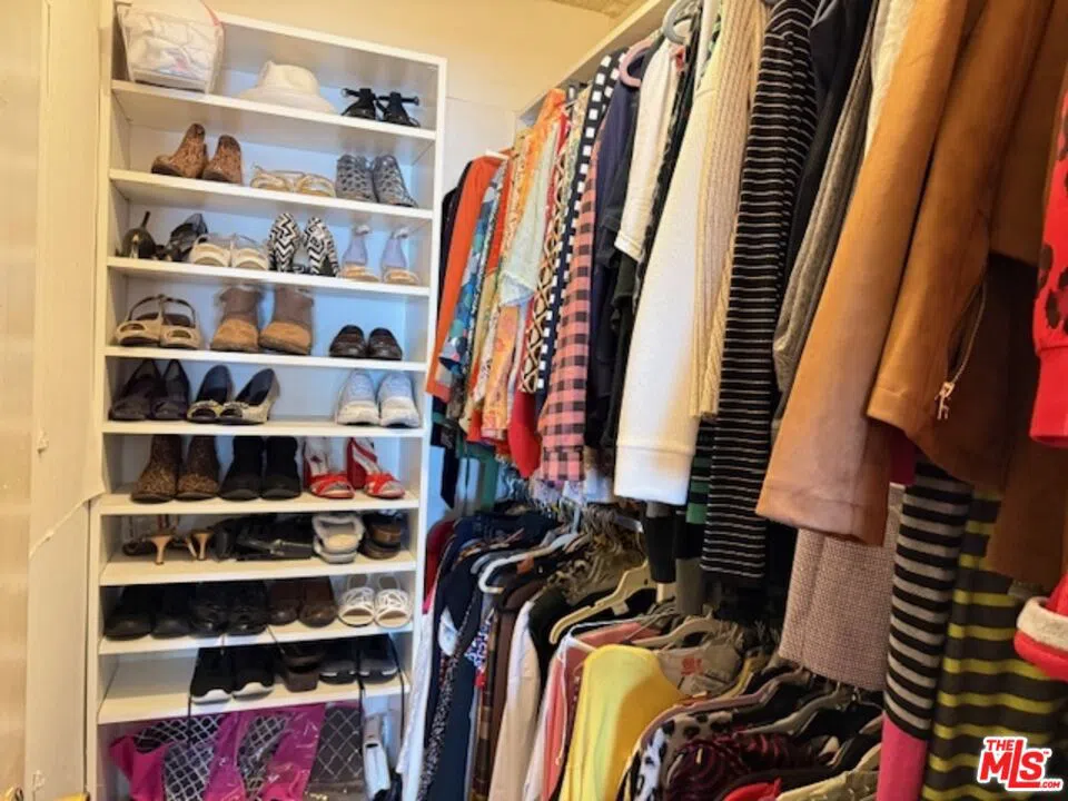 5376 Fairview Boulevard #210 Los Angeles, CA 90056
