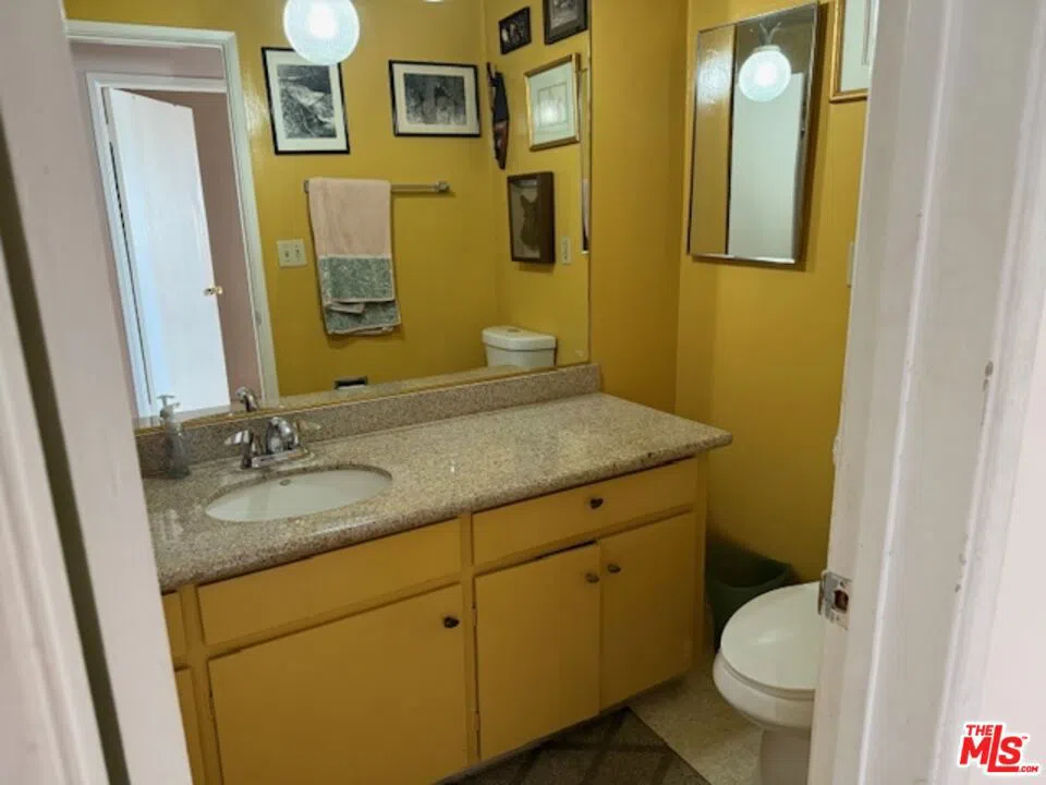 5376 Fairview Boulevard #210 Los Angeles, CA 90056