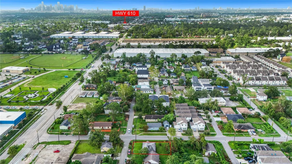 204 Blueberry Street Houston, TX 77018