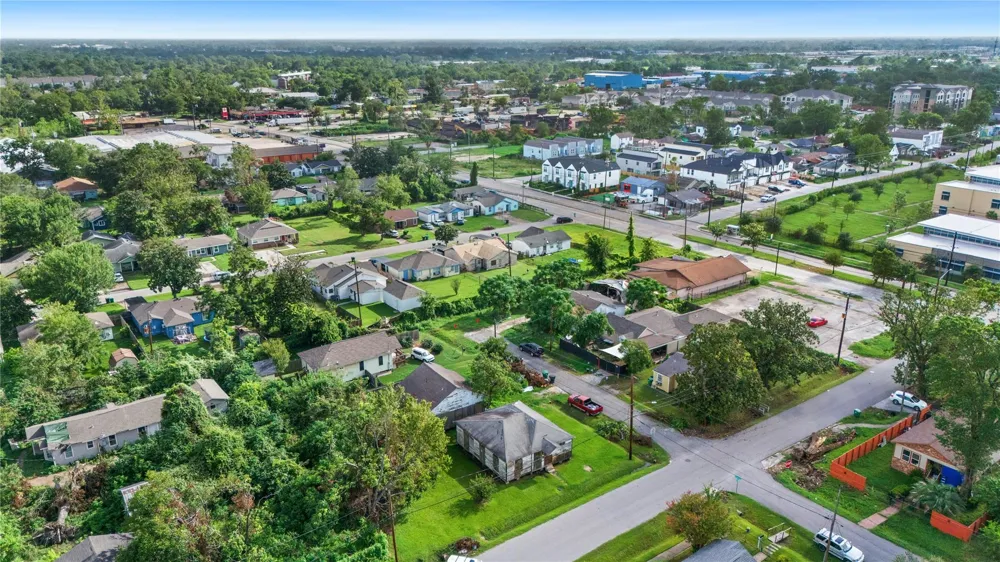204 Blueberry Street Houston, TX 77018