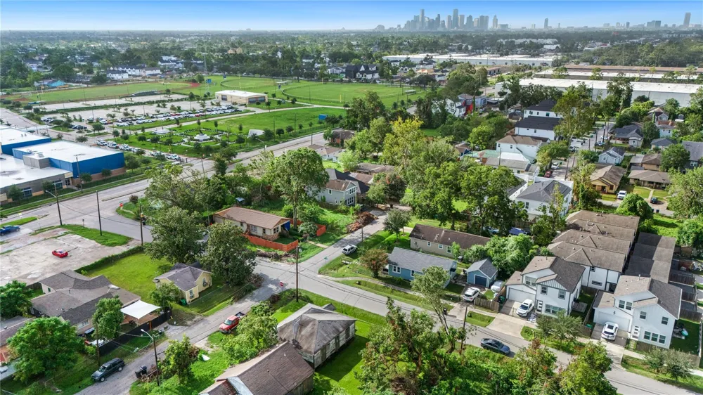 204 Blueberry Street Houston, TX 77018