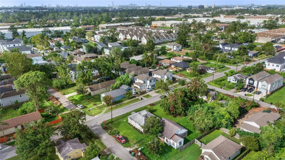 204 Blueberry Street Houston, TX 77018